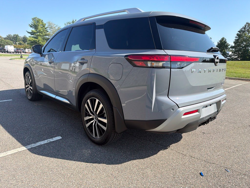Used 2025 Nissan Pathfinder Platinum AWD/4WD image 5