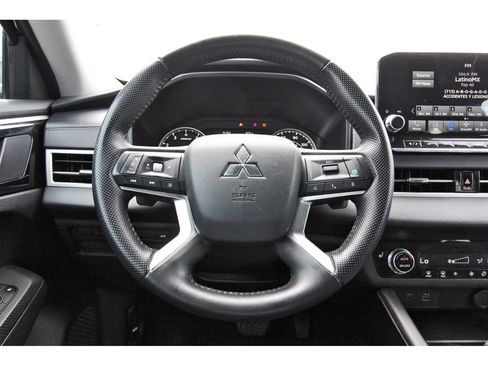 Used 2023 Mitsubishi Outlander SE FWD image 15