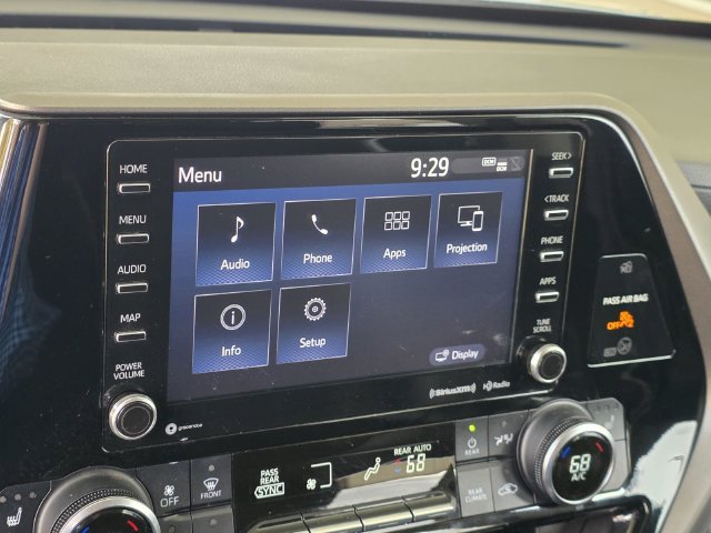 Used 2022 Toyota Highlander XLE FWD image 18