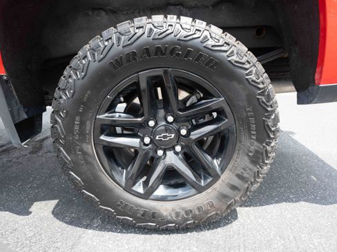 Used 2024 Chevrolet Silverado 1500 Custom Trail Boss w/ LPO, Dark Essentials Package AWD/4WD image 28