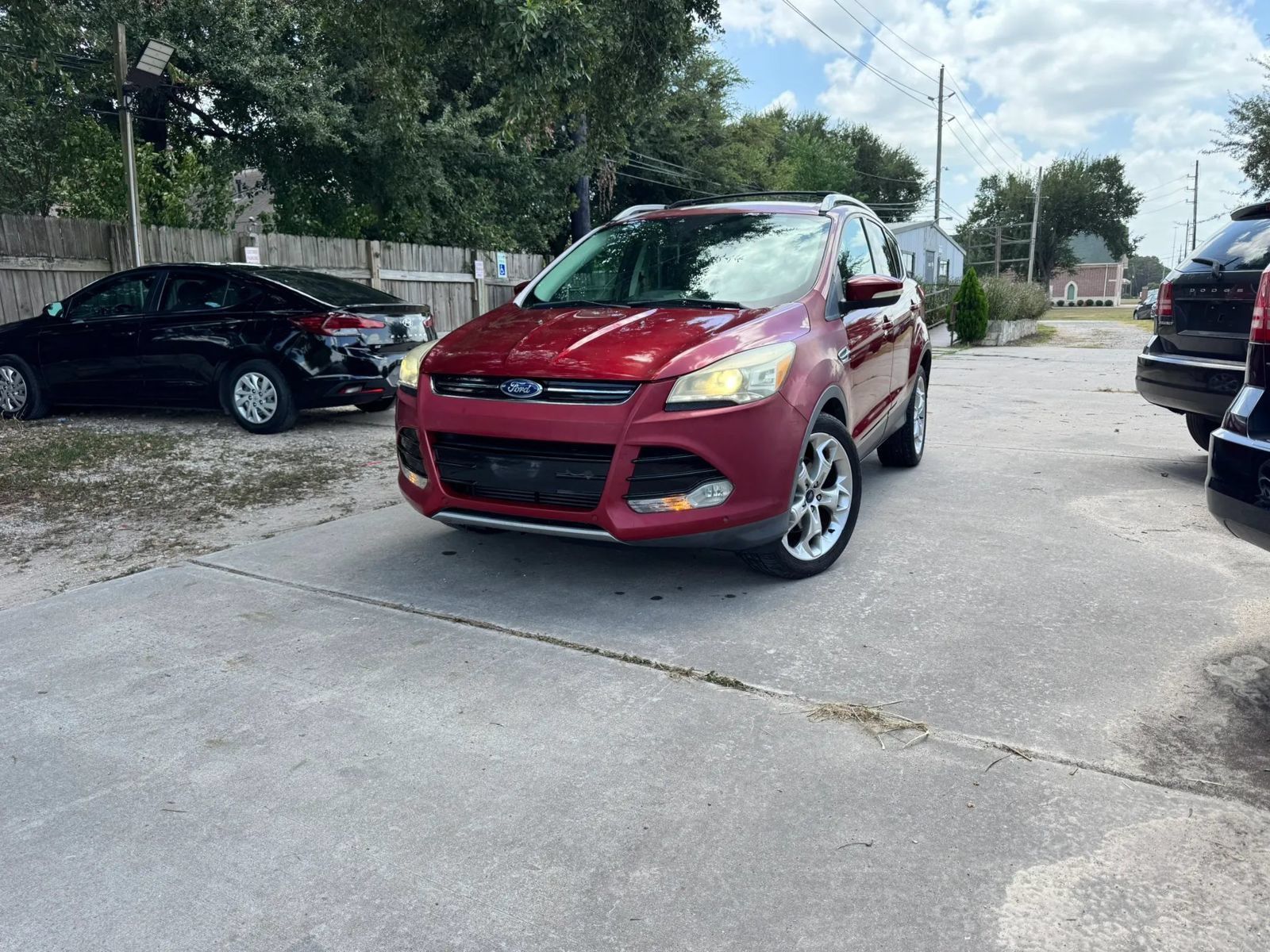 Used 2013 Ford Escape Titanium w/ Parking Technology Pkg FWD image 2