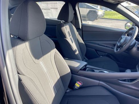 Used 2025 Hyundai Elantra SEL image 50