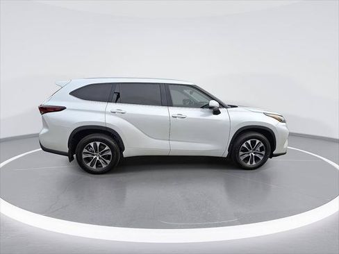 Certified 2026 Toyota Highlander XLE AWD/4WD image 11