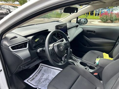 Used 2025 Toyota Corolla LE FWD image 22
