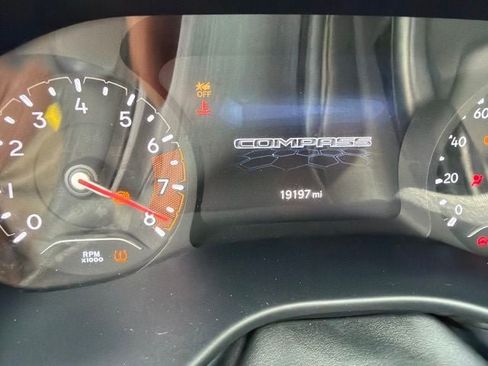 Used 2023 Jeep Compass Latitude AWD/4WD image 10