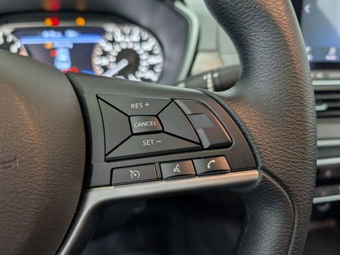 Used 2025 Nissan Altima 2.5 SV FWD image 17