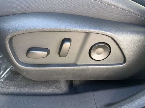 New 2026 Chevrolet Equinox LT w/ Convenience Package II FWD image 13