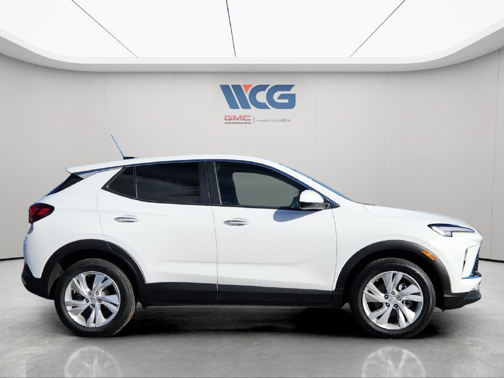Used 2025 Buick Encore GX Preferred AWD/4WD image 2