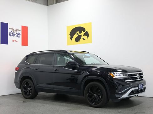 Used 2023 Volkswagen Atlas SE w/ Black Wheel Package AWD/4WD image 1