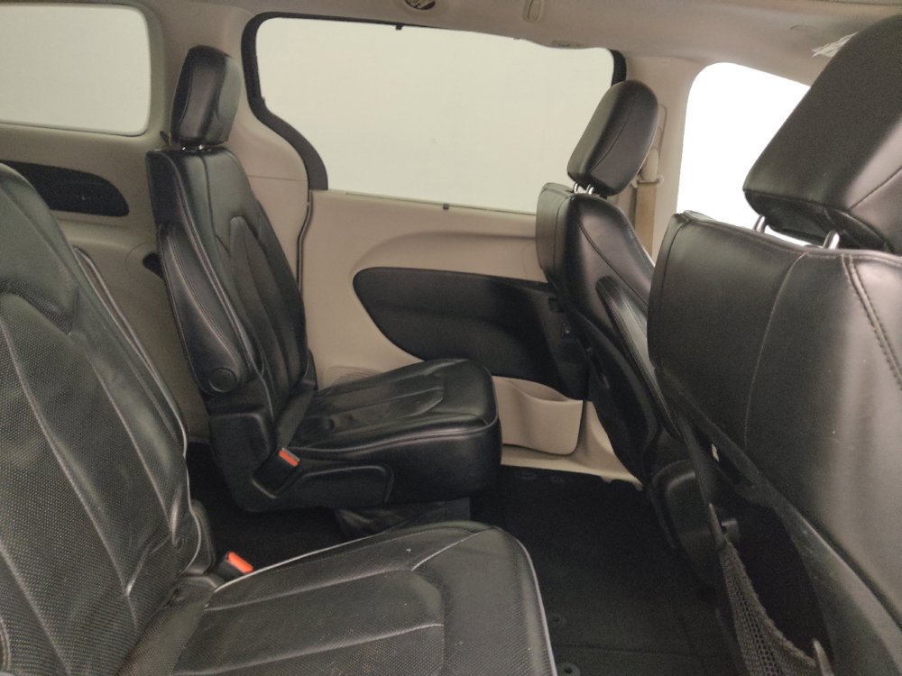 Used 2017 Chrysler Pacifica Limited FWD image 19