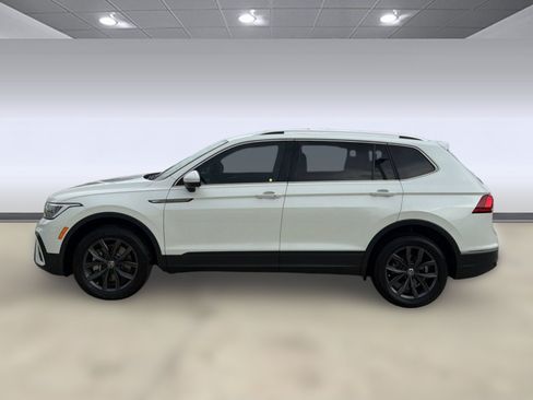 Used 2023 Volkswagen Tiguan SE FWD image 2
