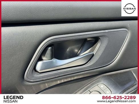 Used 2024 Nissan Rogue SV AWD/4WD image 16