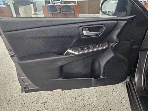 Used 2016 Toyota Camry SE w/ Moonroof Package FWD image 23
