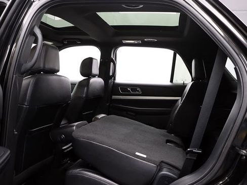 Used 2017 Ford Explorer XLT w/ Equipment Group 202A image 13
