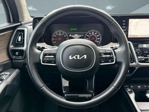 Used 2023 Kia Sorento EX w/ Panoramic Sunroof Package FWD image 14