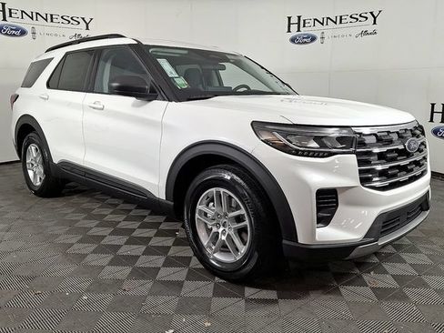 Used 2026 Ford Explorer Active RWD image 3