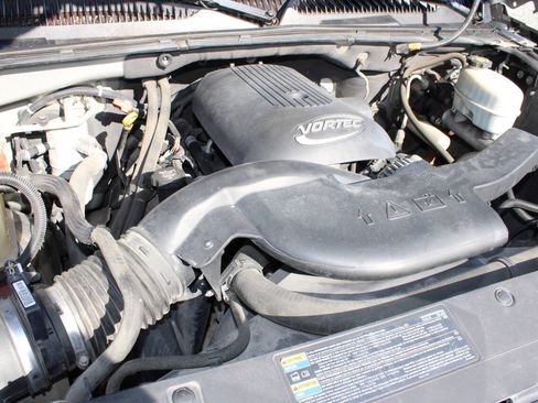 Used 2004 Chevrolet Avalanche 4x4 image 25