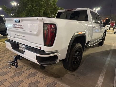 Used 2025 GMC Sierra 2500 AT4 w/ AT4 Premium Plus Package image 3