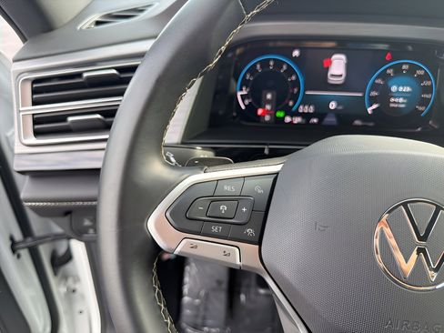 Used 2025 Volkswagen Atlas Cross Sport SE image 14