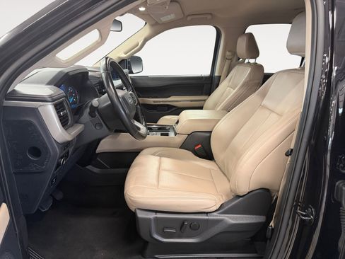 Used 2024 Ford Expedition XLT image 24