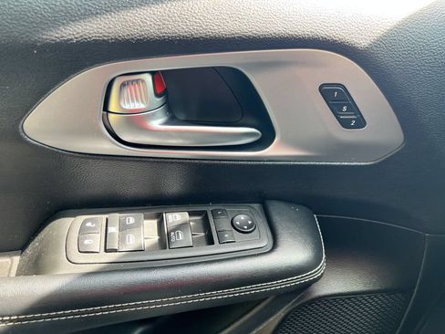 Used 2021 Chrysler Pacifica Touring-L w/ S Appearance Package FWD image 15