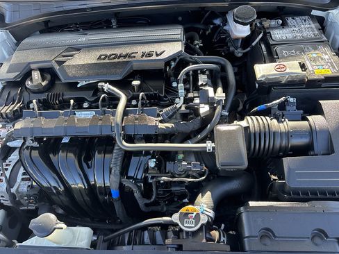 Used 2021 Hyundai Elantra SE image 10