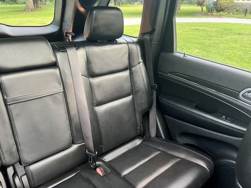 Used 2019 Jeep Grand Cherokee Limited w/ Luxury Group II AWD/4WD image 19