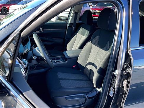 Used 2024 Kia Sorento LX image 16