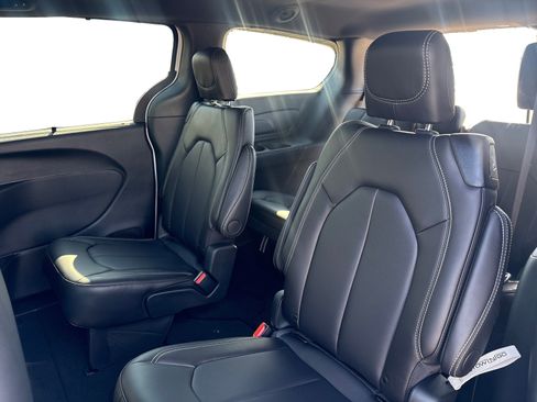 New 2026 Chrysler Pacifica Select image 10