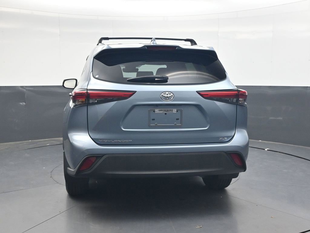 Used 2022 Toyota Highlander XLE FWD image 5
