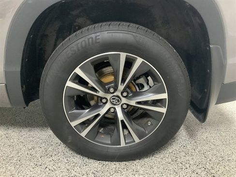 Used 2018 Toyota Highlander Plus image 12