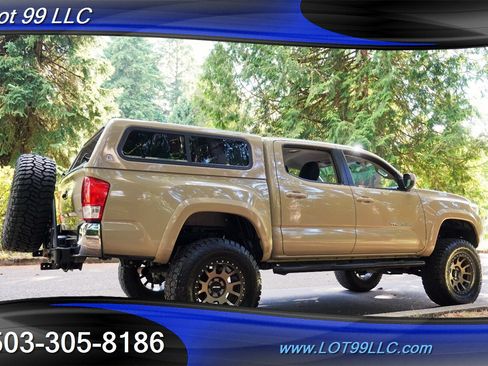 Used 2017 Toyota Tacoma SR5 w/ Tow Package AWD/4WD image 9