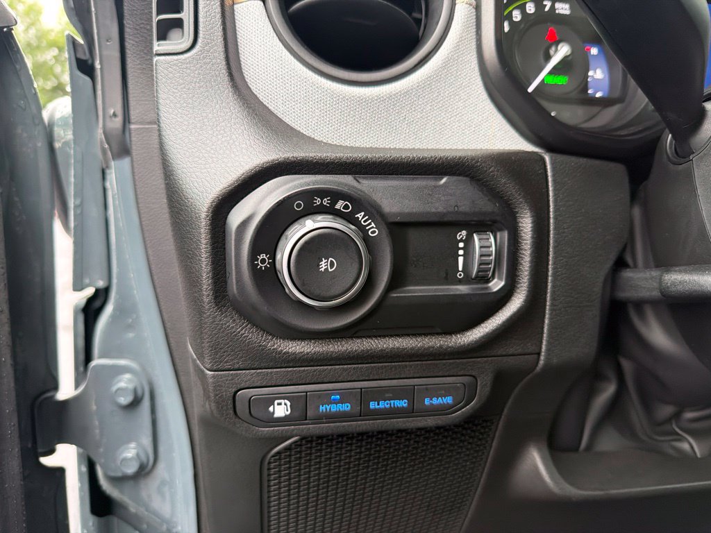 Used 2024 Jeep Wrangler Unlimited w/ Convenience Group AWD/4WD image 12