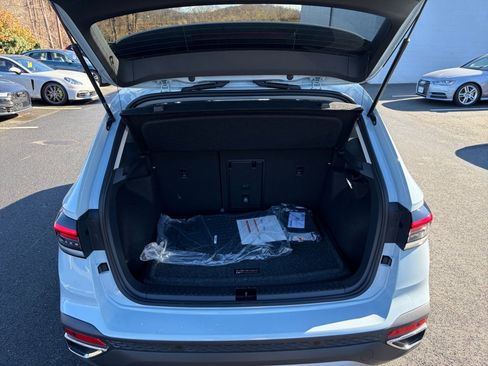 New 2025 Volkswagen Taos SE image 14