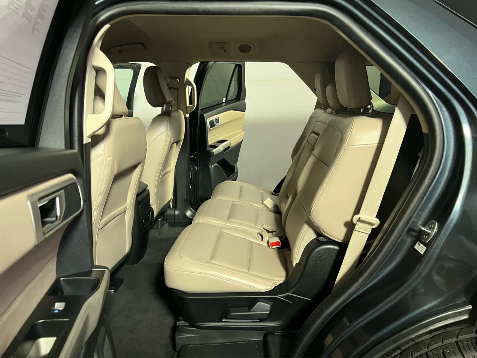 Used 2022 Ford Explorer XLT w/ Equipment Group 202A AWD/4WD image 23