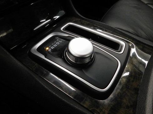 Used 2018 Chrysler 300 Limited image 35