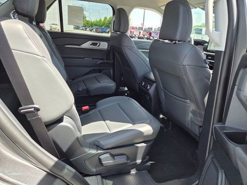 New 2026 Ford Explorer Active RWD image 13