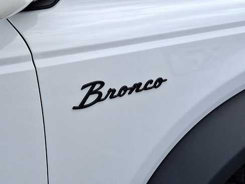 Used 2024 Ford Bronco Outer Banks w/ Sasquatch Package AWD/4WD image 27
