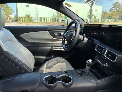 Used 2024 Ford Mustang Premium image 22