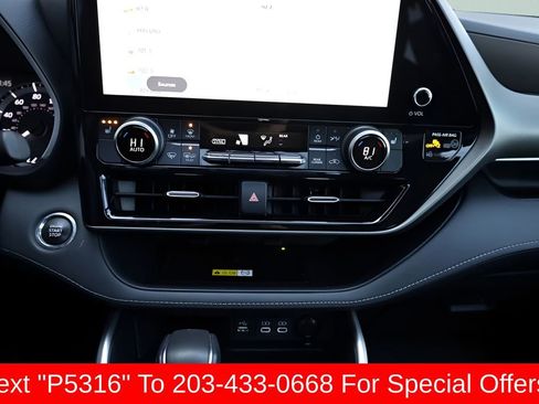 Used 2023 Toyota Highlander XLE AWD/4WD image 41