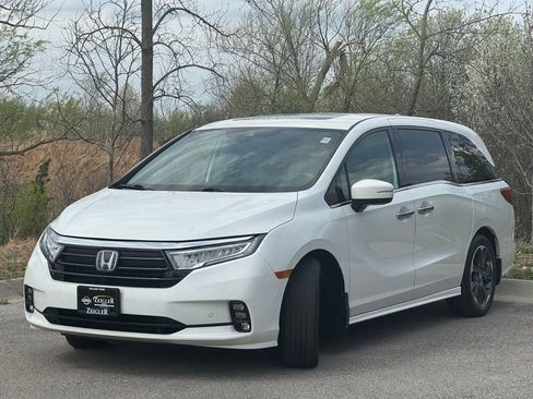 Used 2022 Honda Odyssey Elite image 2