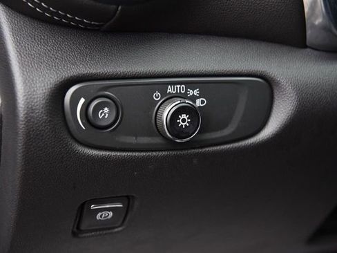 Used 2025 Chevrolet Blazer LT AWD/4WD image 9