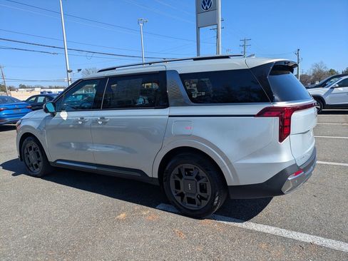 Used 2025 Kia Carnival SX image 6