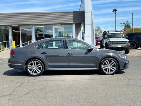 Used 2018 Volkswagen Passat 2.0T R-Line FWD image 5