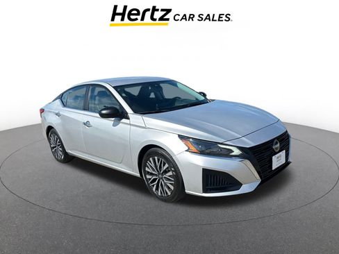 Used 2024 Nissan Altima 2.5 SV image 1