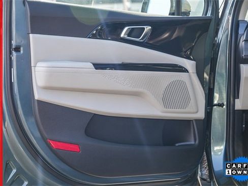 Certified 2024 Kia Carnival EX image 21