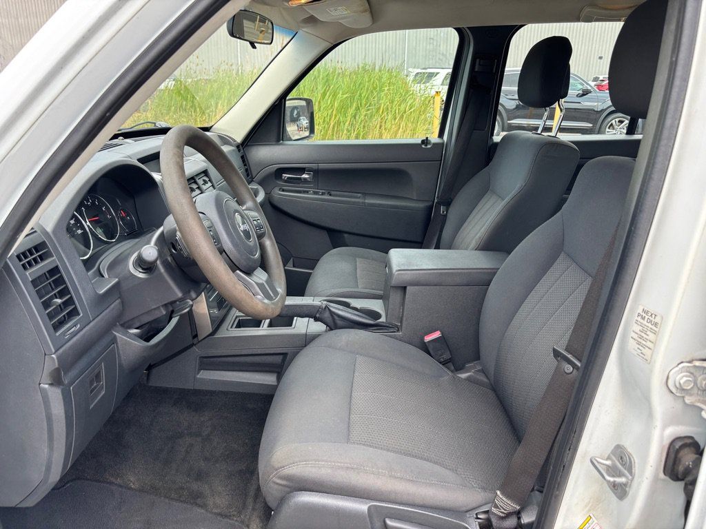Used 2012 Jeep Liberty Sport RWD image 9