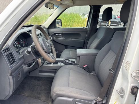Used 2012 Jeep Liberty Sport RWD image 9