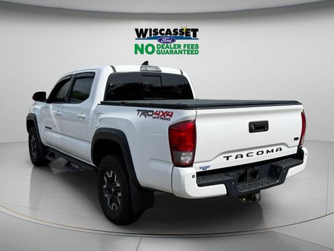 Used 2017 Toyota Tacoma TRD Off-Road w/ Premium & Technology Package AWD/4WD image 22