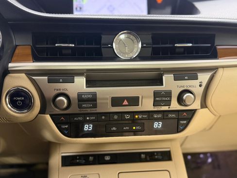 Used 2014 Lexus ES 300h ES 300h Sedan 4D image 21